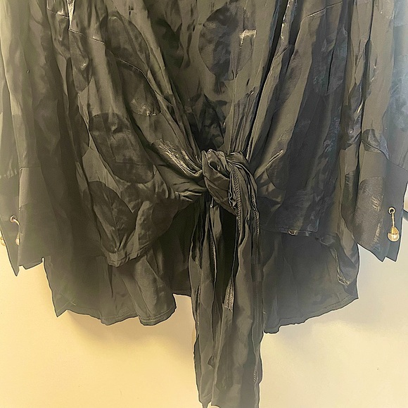 NWT European Couture:Gorgeous, Relaxed Fit Black Blouse w/ Unique Golden Details - Picture 6 of 10